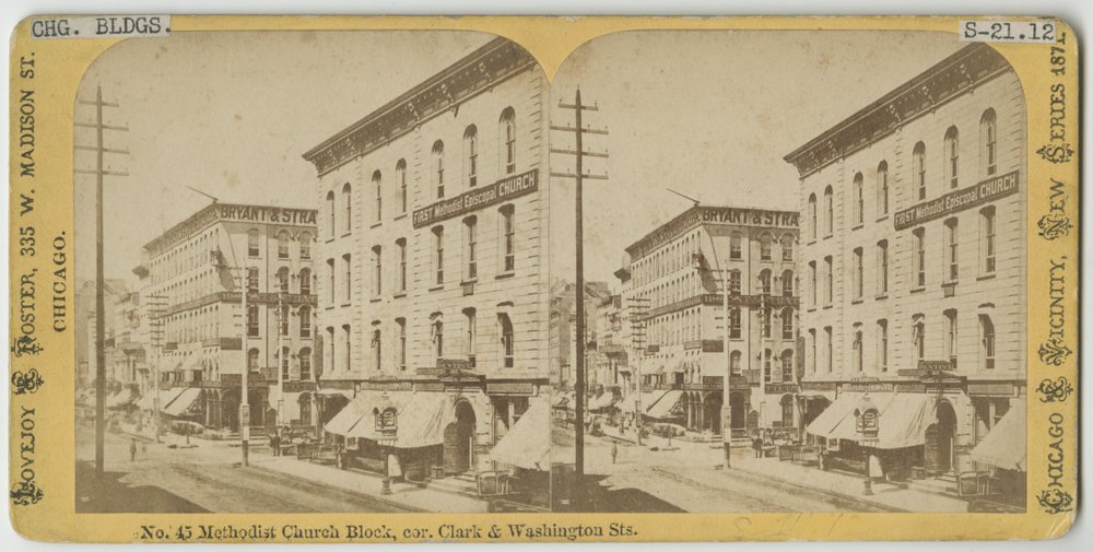 Stereografia widoku bloku Kościoła Metodystów na rogu ulic Clark i Washington Street, Chicago, 1871 (bw zdjęcie na uchwycie karty) autorstwa American Photographer