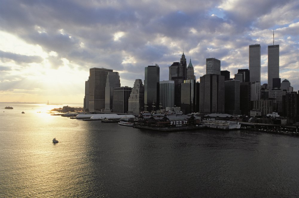 Widok na dzielnicę finansową po drugiej stronie East River autorstwa American School