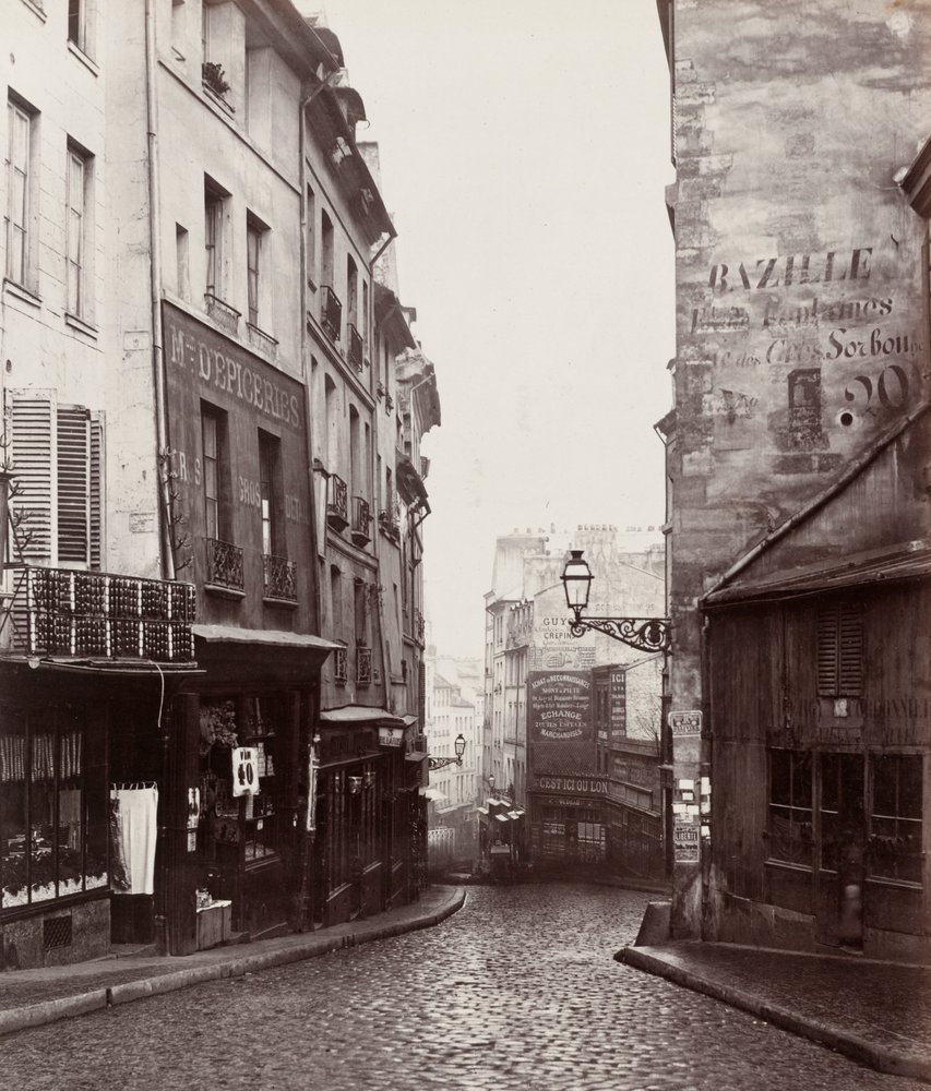 Rue de la Montagne-Sainte-Geneviève w pobliżu skrzyżowania z Rue LaPlace (Rue de la Montagne-Sainte-Geneviève prés de carrefour de la rue LaPlace) autorstwa Charles Marville