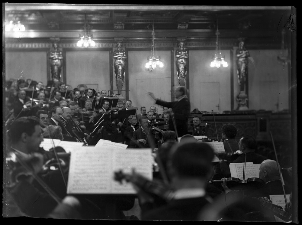 Próba orkiestry wiedeńskiego członka orkiestry filharmonicznej autorstwa Ferdinand Schmutzer