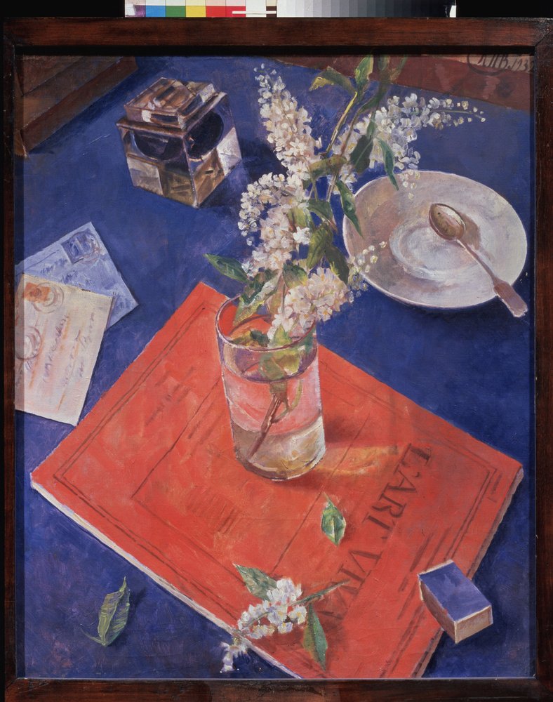 Gałąź wiśni w szklance. Pod szklanką wody czerwony zeszyt zatytułowany „Żywa sztuka”. Obraz Kuzmy Sergeyevich Petrov Vodkin (Petrov-Vodkin) (Kouzma Petrov Vodkin) (Petrov-Vodkin) (1878-1939), olej na płótnie autorstwa Kuzma Sergeevich Petrov-Vodkin