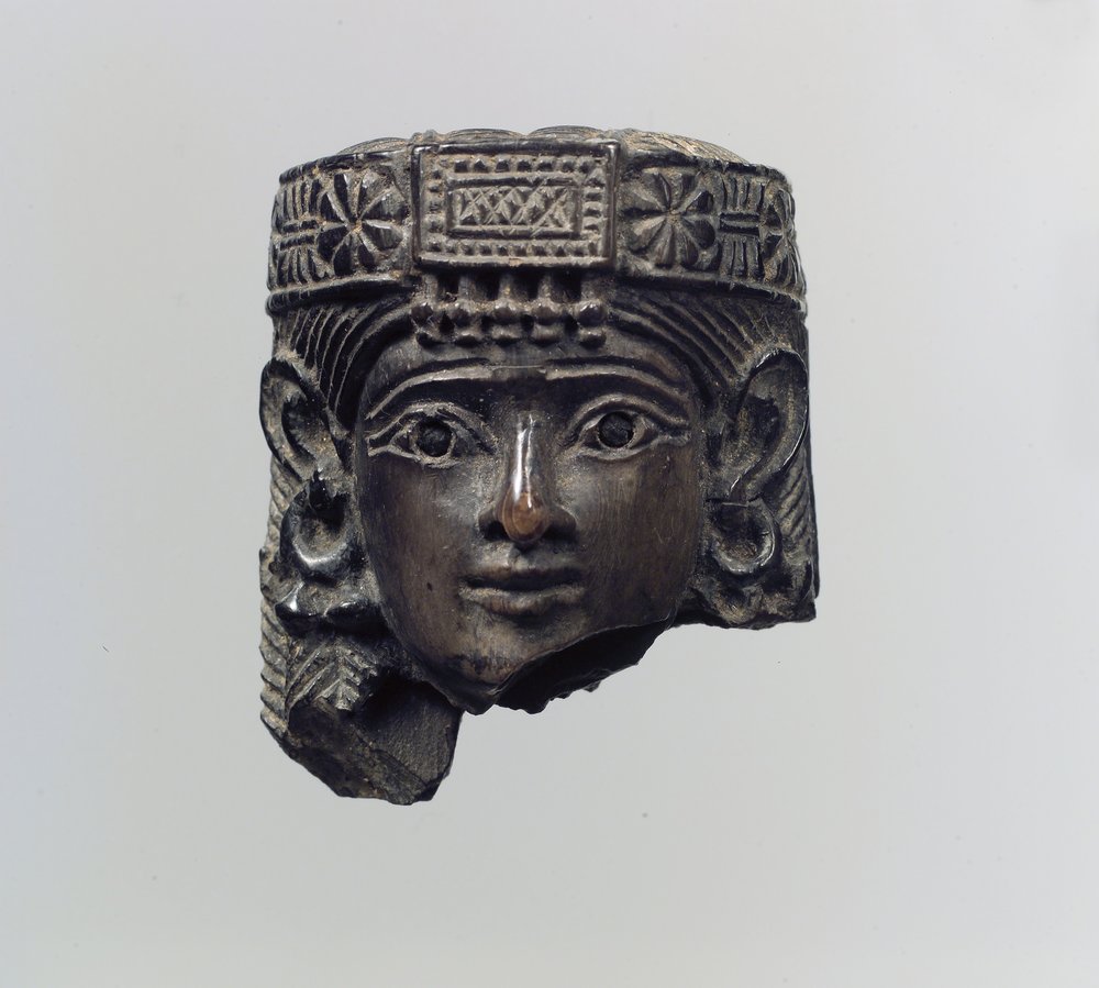 Głowa postaci kobiecej, ok. VIII w. p.n.e. (kość słoniowa) autorstwa Neo Assyrian