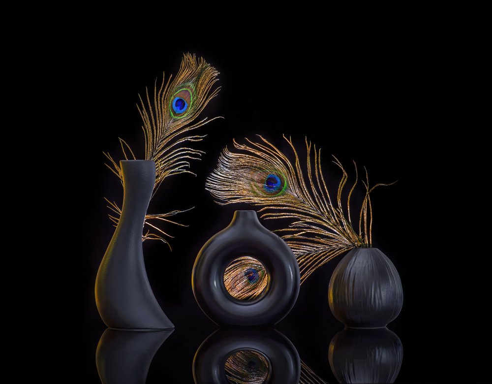 Elegancka martwa natura z pawiem autorstwa Alice Sheng
