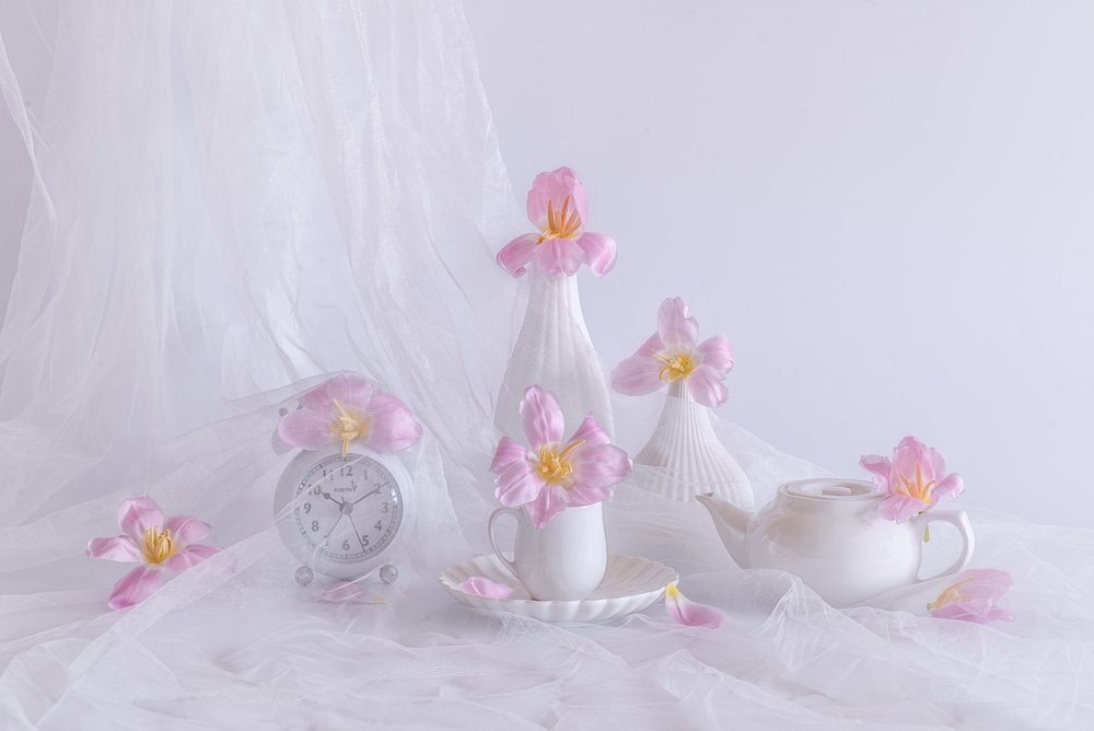 Delikatnoróżowe tulipany autorstwa Alice Sheng