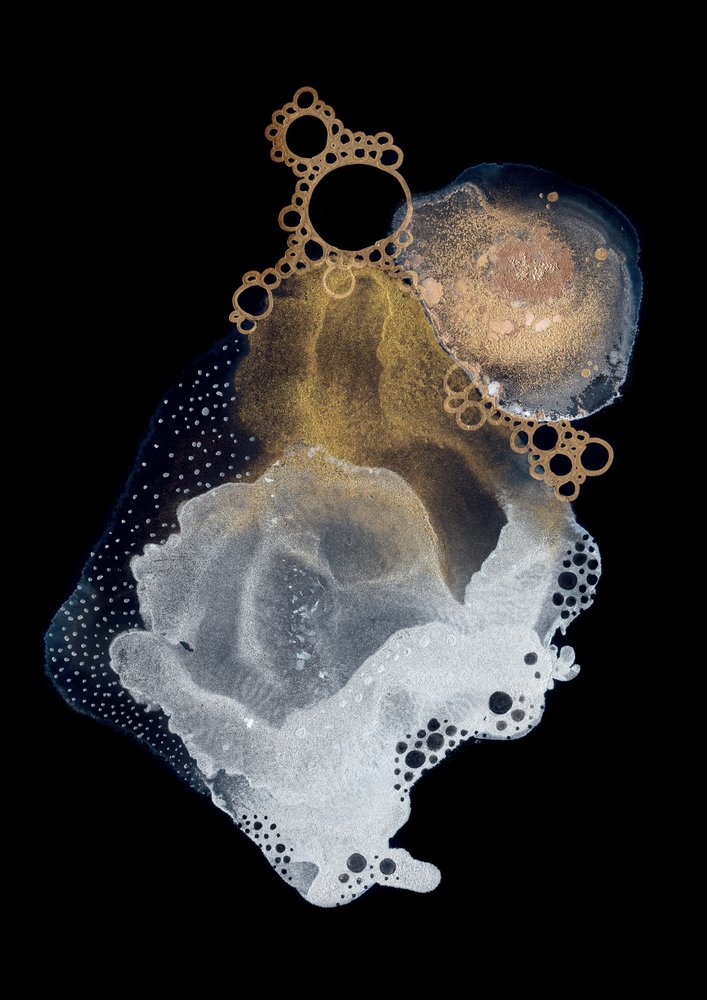 Płynny złoty połysk autorstwa Amy Louise Baker