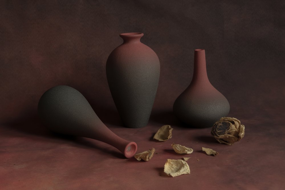 Elegancka kompozycja z ceramiką autorstwa Betty Liu