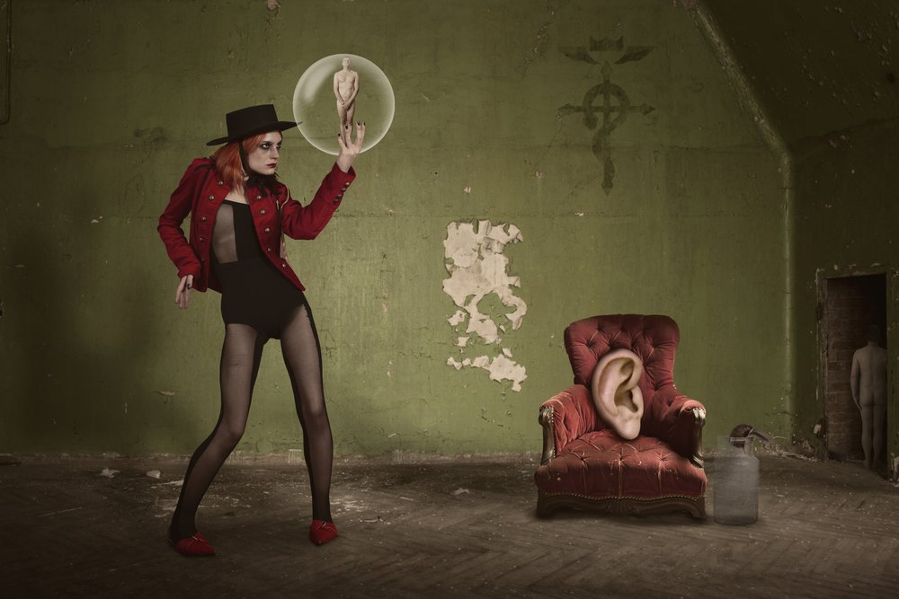 Surrealistyczna bańka kobiety autorstwa Christine von Diepenbroek