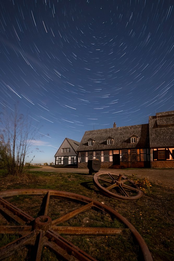Dom na wsi „Star Trails” autorstwa Christoph Schaarschmidt