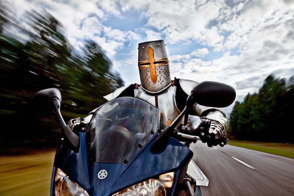 Rycerz na motocyklu autorstwa Christophe Kiciak