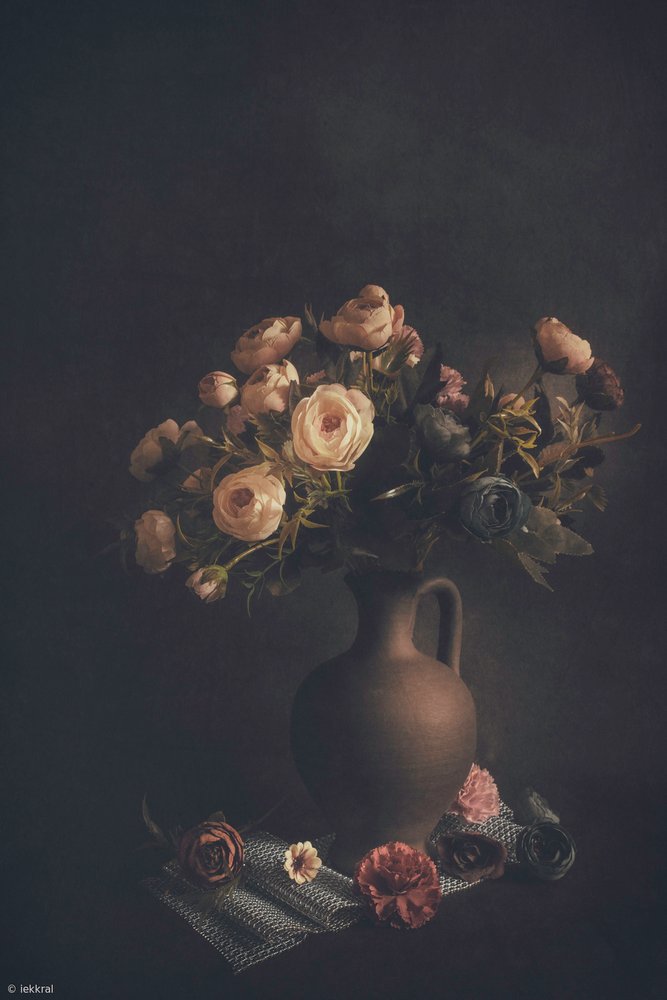 Wazon „Moody Flower” autorstwa Cicek Kiral