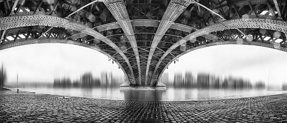 Odbicie na stalowym moście autorstwa EM-Photographies