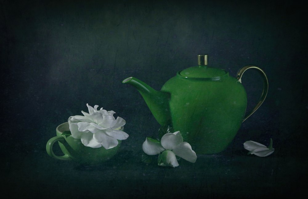 Zielony czajniczek „Gardenia” autorstwa Fangping Zhou