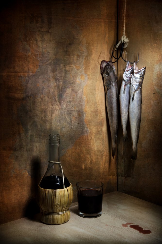Rustykalne ryby i wino autorstwa Felice Angelino