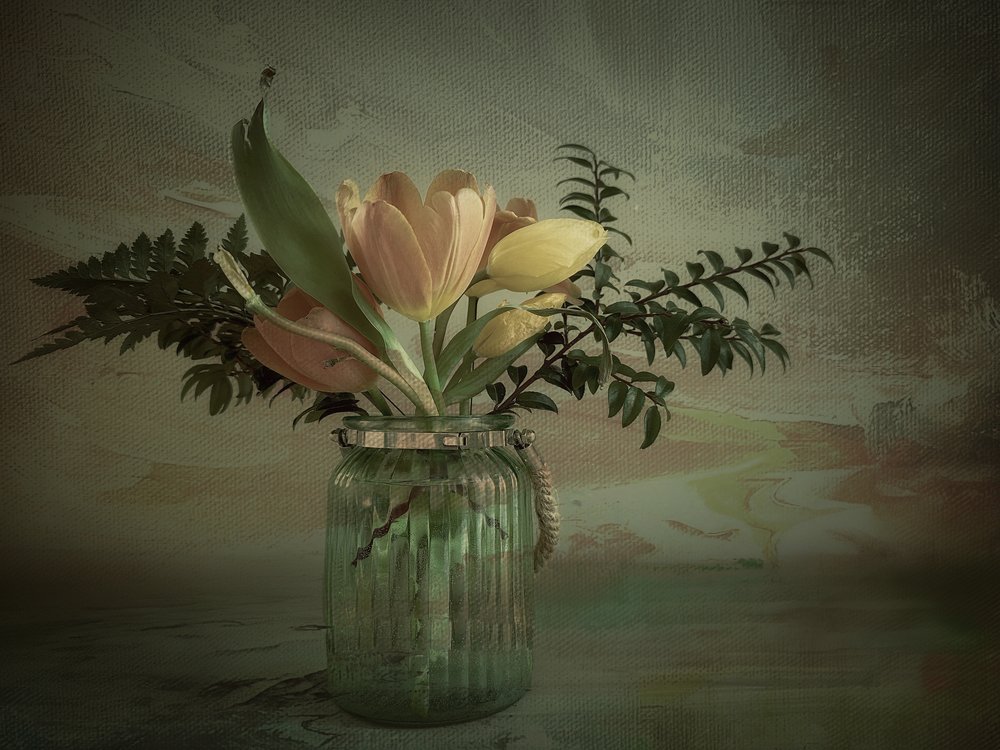 Tulipany w stylu vintage w wazonie autorstwa Gu and Hongchao