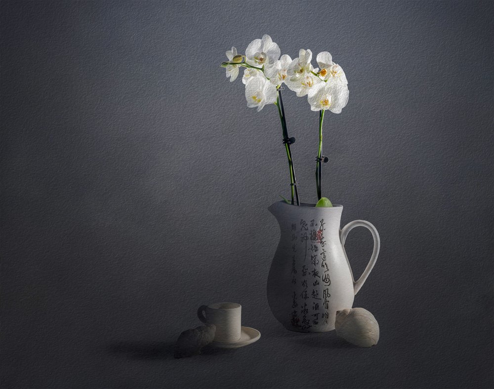 Elegancka kompozycja z orchideami autorstwa John-Mei Zhong