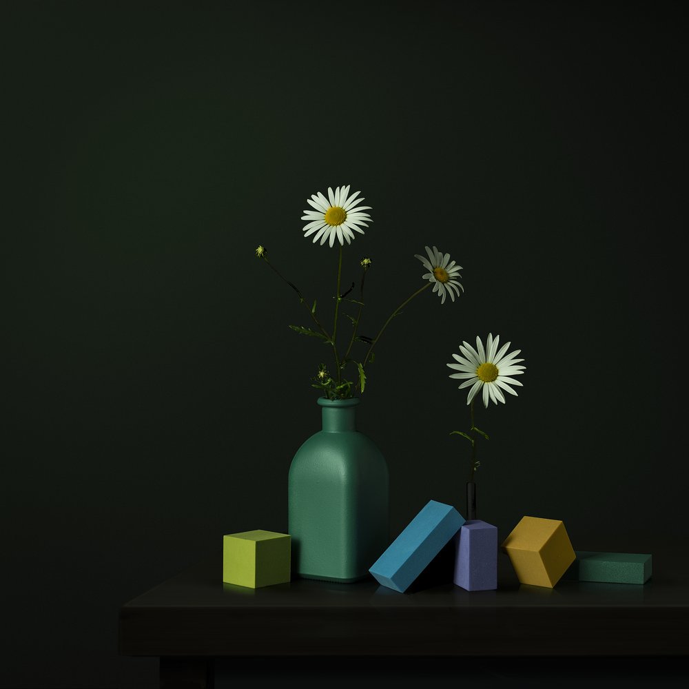 Wazon „Daisy” z geometrycznymi blokami autorstwa Juan Antonio Palacios