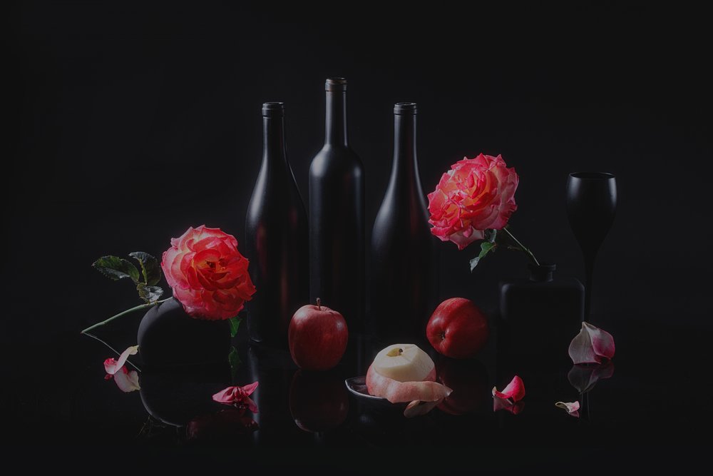 Elegancka ciemna martwa natura autorstwa Lydia Jacobs