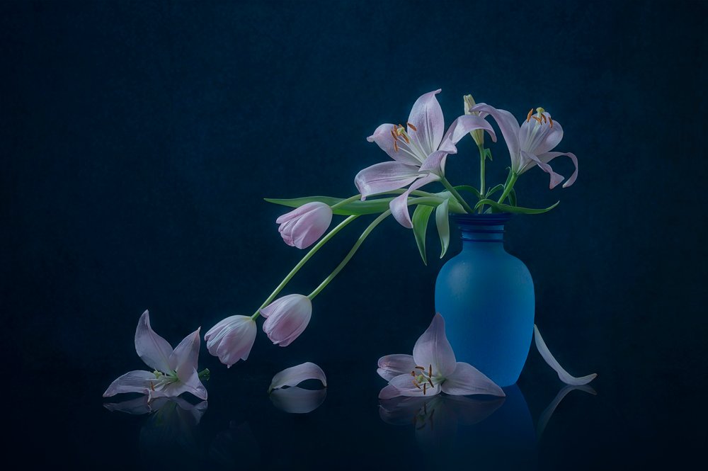 Melancholijne lilie i tulipany autorstwa Lydia Jacobs
