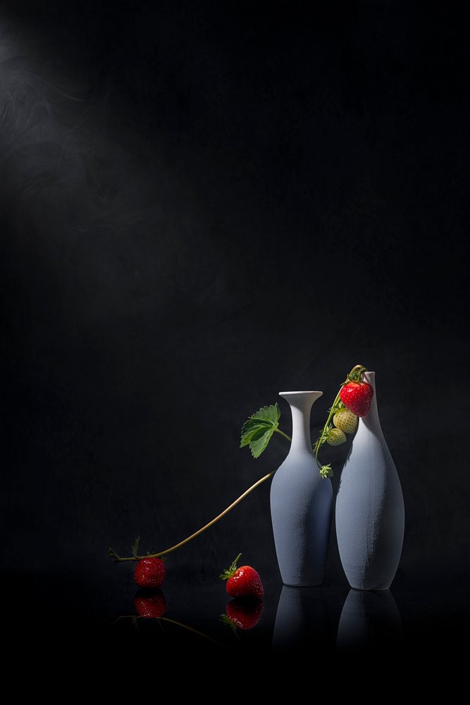 Wazony „Moody Strawberry” autorstwa Lydia Jacobs