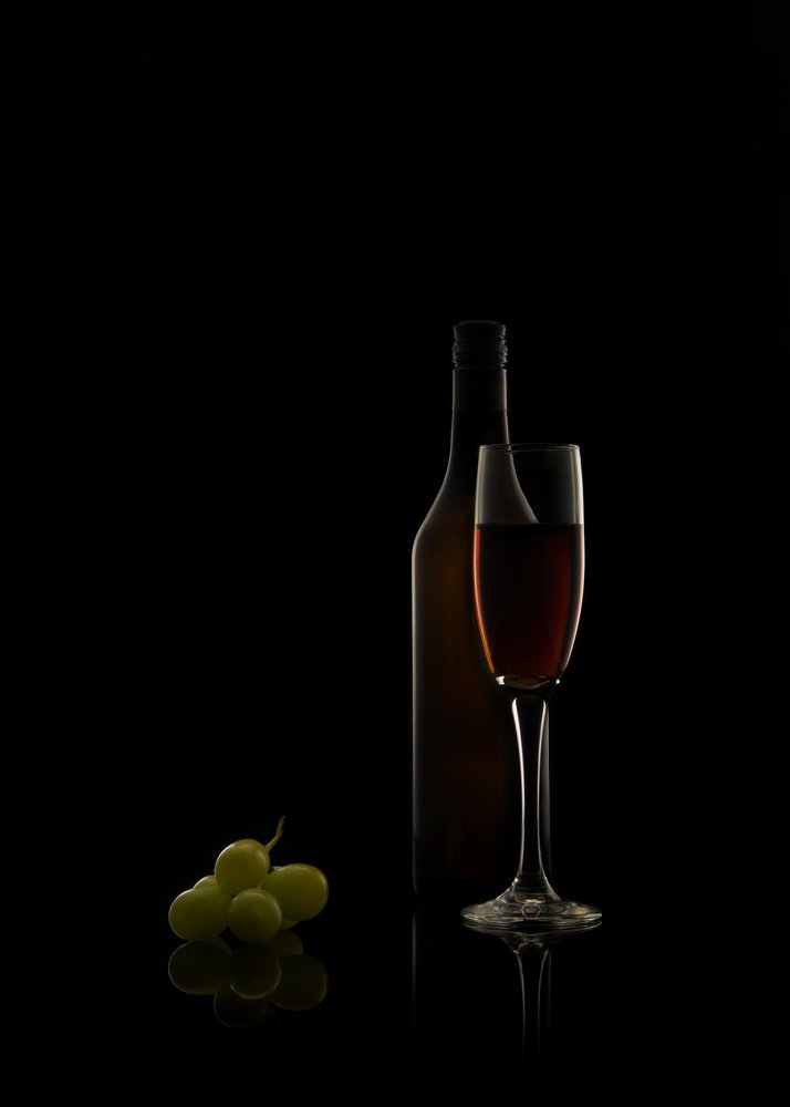 Klasyczna martwa natura z winem autorstwa Ming Chen