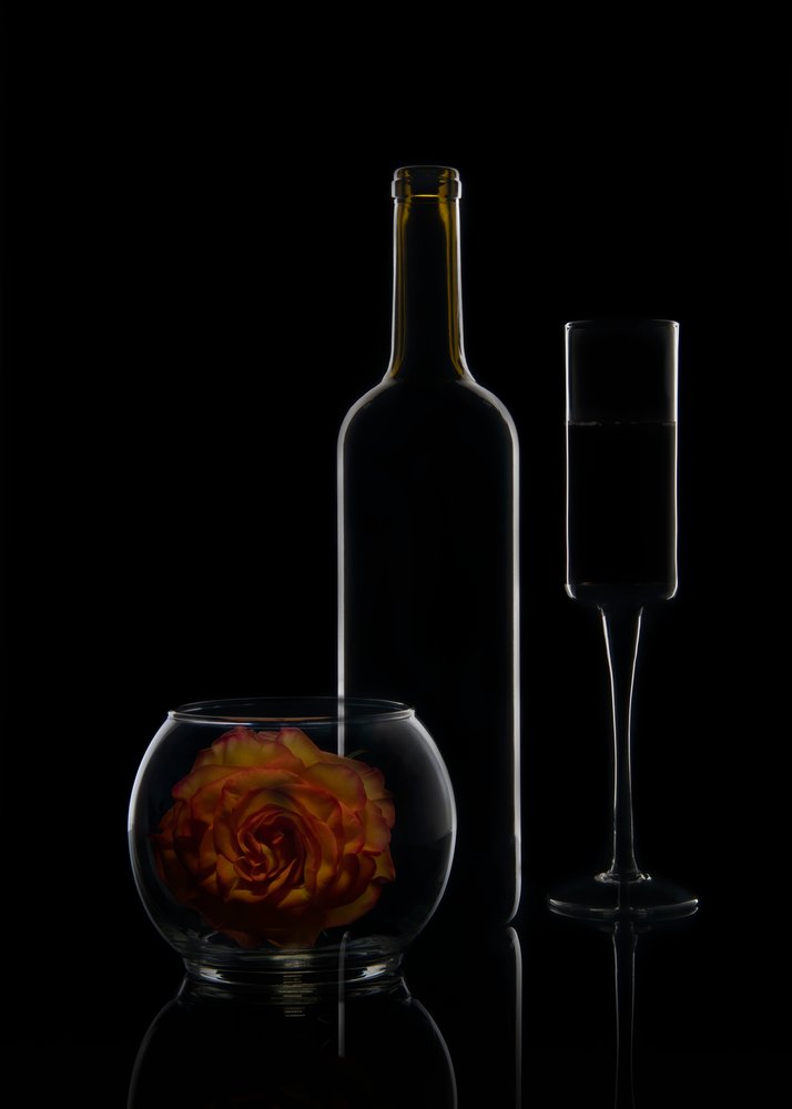 Eleganckie wino i róża autorstwa Ming Chen