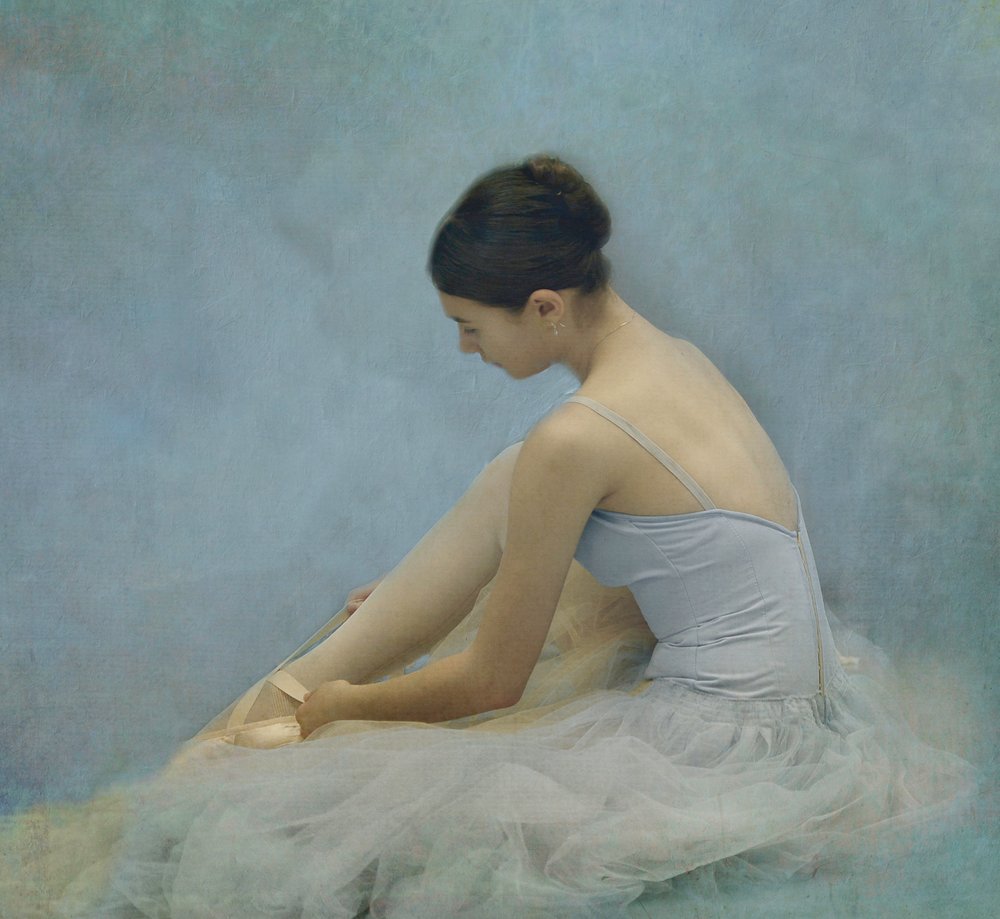 Baletnica wiążąca pointy autorstwa Rachel Pansky