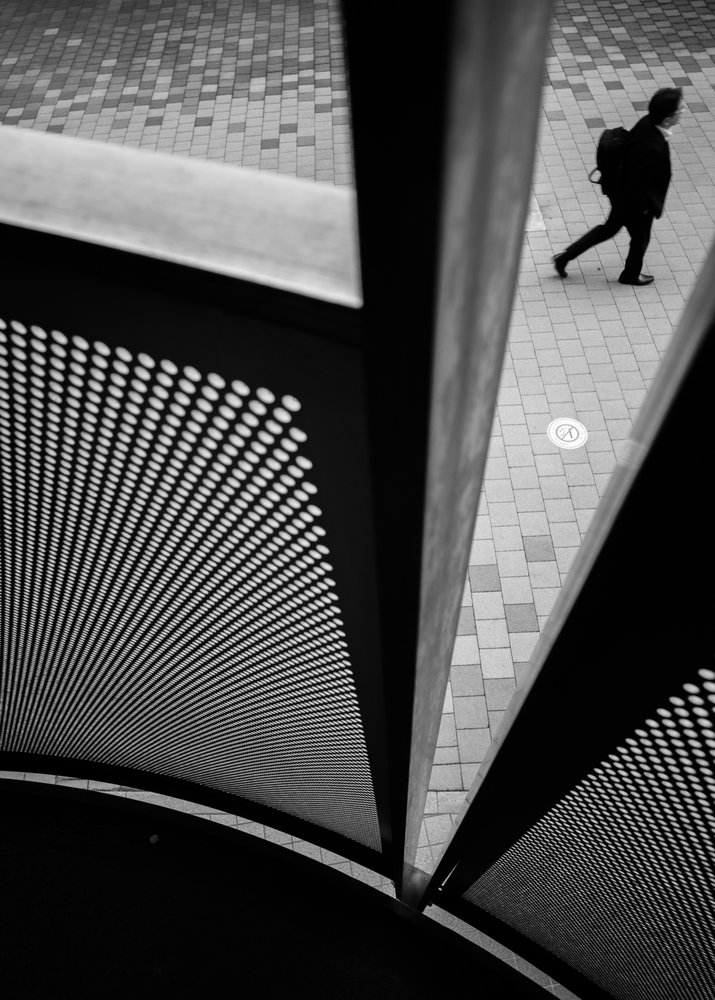 Geometryczny spacer po mieście autorstwa Satoshi Hata