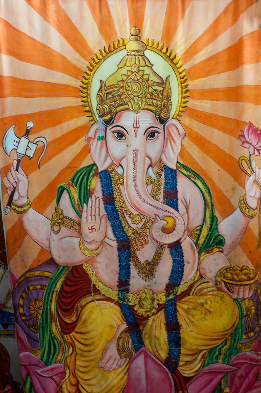 Obraz przedstawiający Ganesha z głową słonia na ekranie w wiosce Kovil w Tirukovil na Sri Lance. 29 maja 2010 r. autorstwa Unknown
