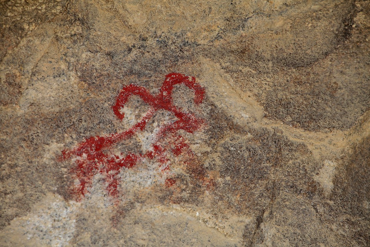 Indyjskie petroglify Ameryki Północnej. Obraz dodany w latach 50. do kręcenia westernu. Park Narodowy Joshua Tree, Kalifornia, USA. Kultura Indian Ameryki Północnej autorstwa Unknown