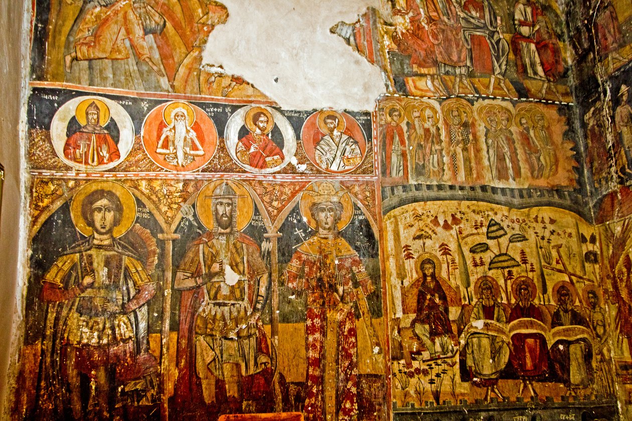 Wnętrze kościoła Mariackiego, Mborja, Korca, Albania autorstwa Unknown