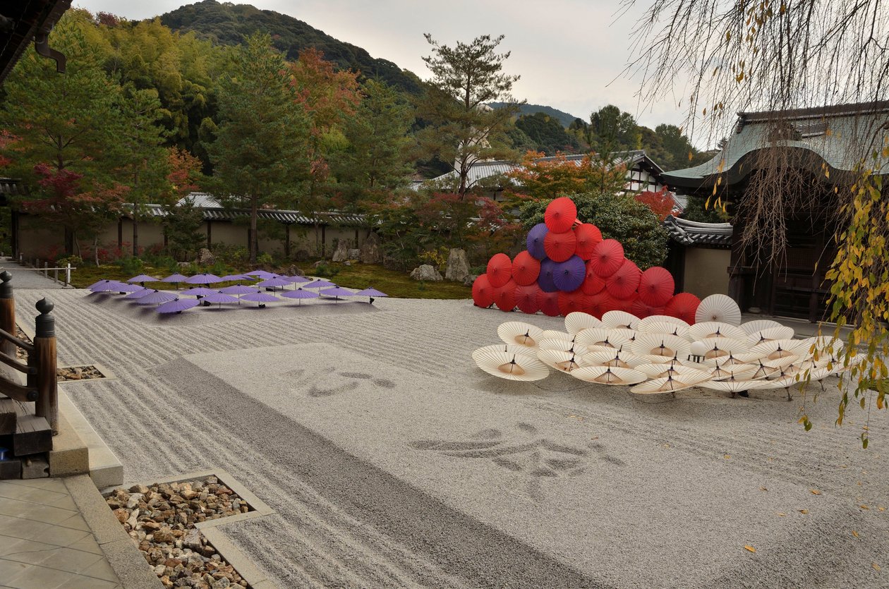 Kodai-ji lub Kodaijusho-Zenji --Kioto (Japonia) --okres Edo --świątynia buddyjska --ogród spacerowy ze stawem i karesansui (suchy ogród krajobrazowy) --założony w 1605 roku przez Kita no Mandokoro (żonę Toyotomi Hidey) autorstwa Unknown