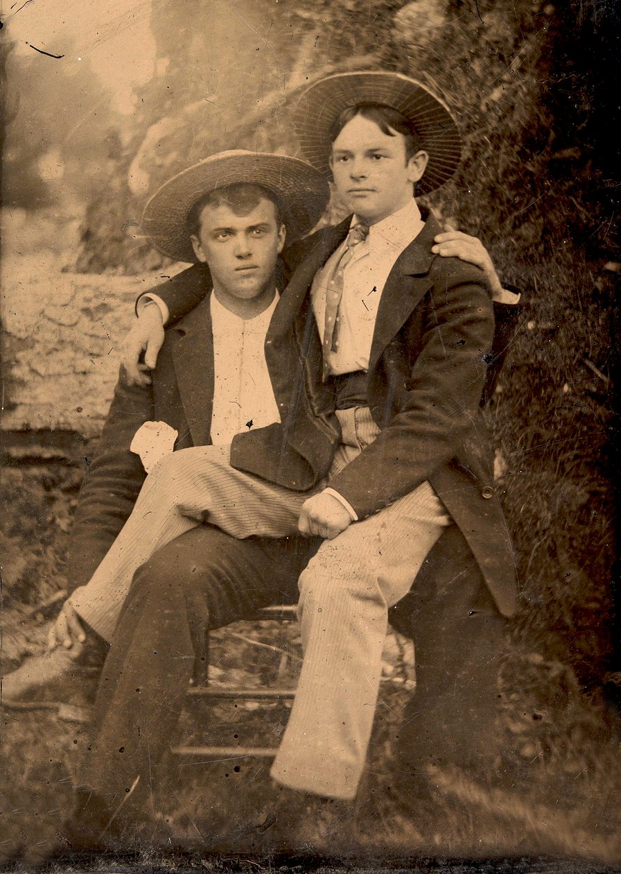 Dwóch mężczyzn pozuje do zdjęcia, ok.1870 autorstwa Unknown