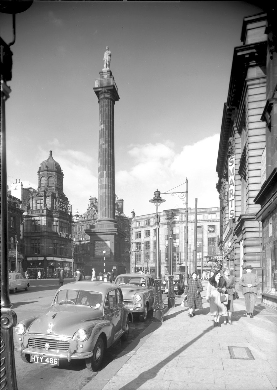 Widok wzdłuż Gray Street w kierunku Grays Monument, Newcastle upon Tyne, październik 1955 (zdjęcie bw) autorstwa Unbekannt Unbekannt