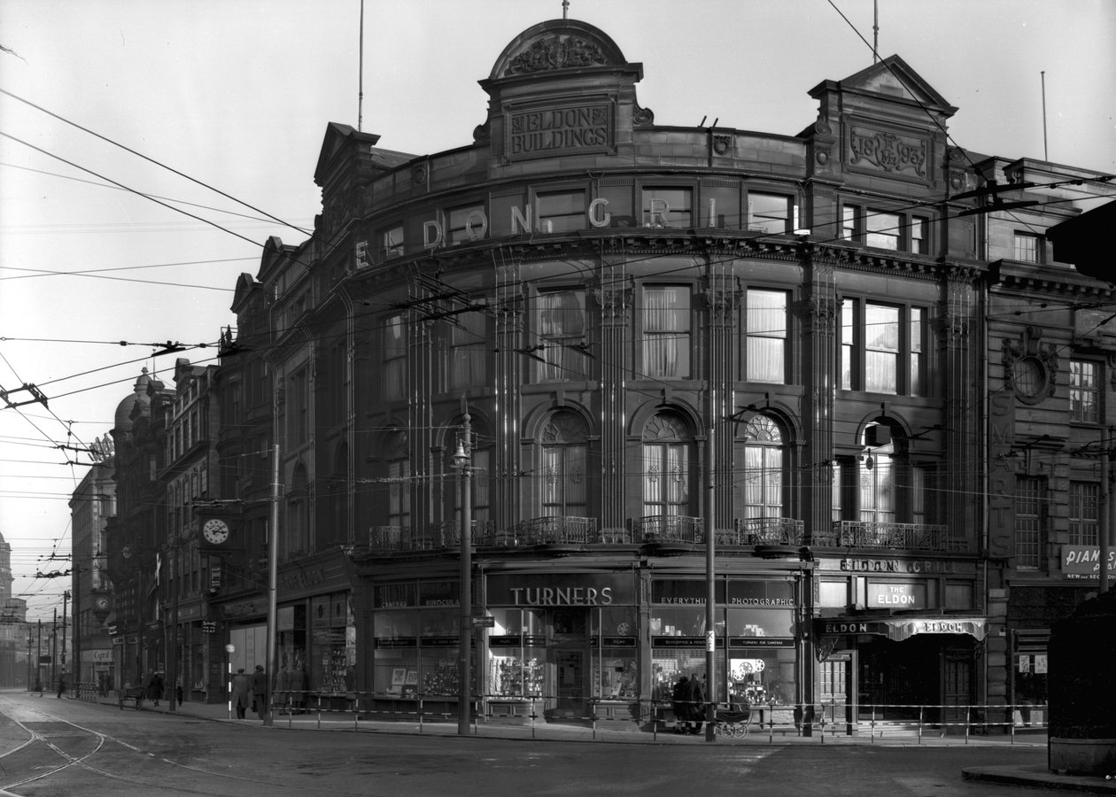 Widok na studio fotograficzne Turners i sklep na Blackett Street, Newcastle upon Tyne, luty 1950 (zdjęcie bw) autorstwa Unbekannt Unbekannt