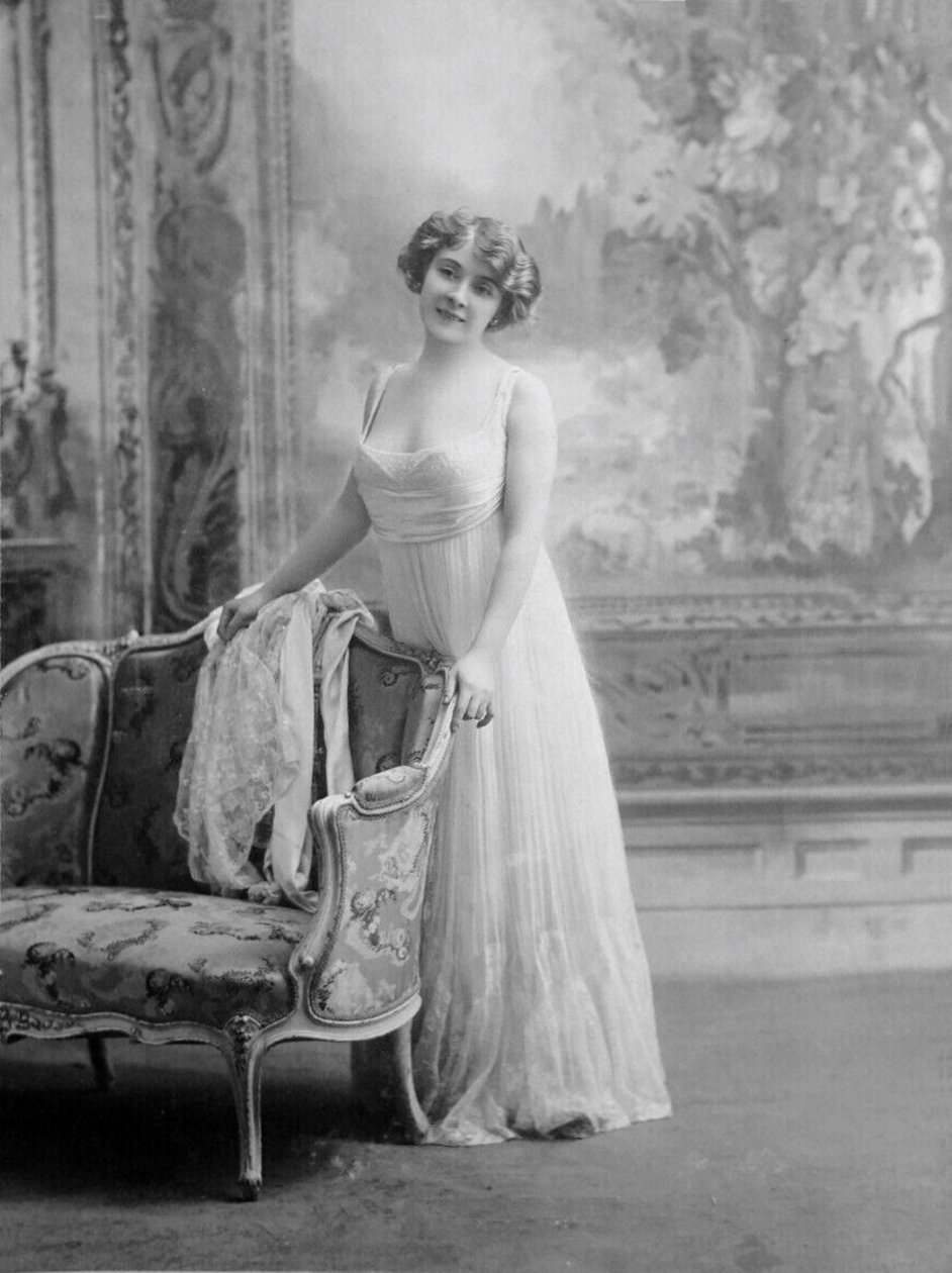 Amélie Diéterle podczas swojego debiutu aktorskiego w Théâtre des Variétés. autorstwa Nadar
