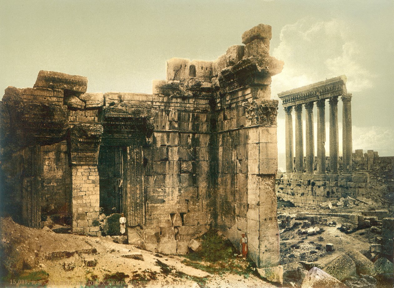 Wejście do świątyni Jowisza, Baalbek, ok. 1880-1900 (fotochrom) autorstwa Swiss Photographer