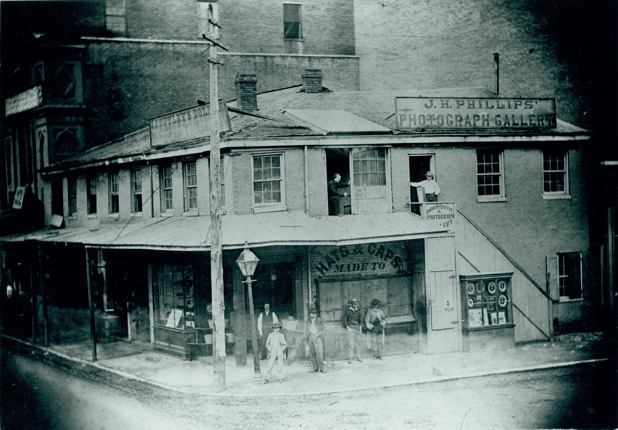 J.H. Phillips Daguerrean Gallery, południowo-zachodni róg Third Street (Memorial Drive) i Washington Avenue autorstwa Unknown