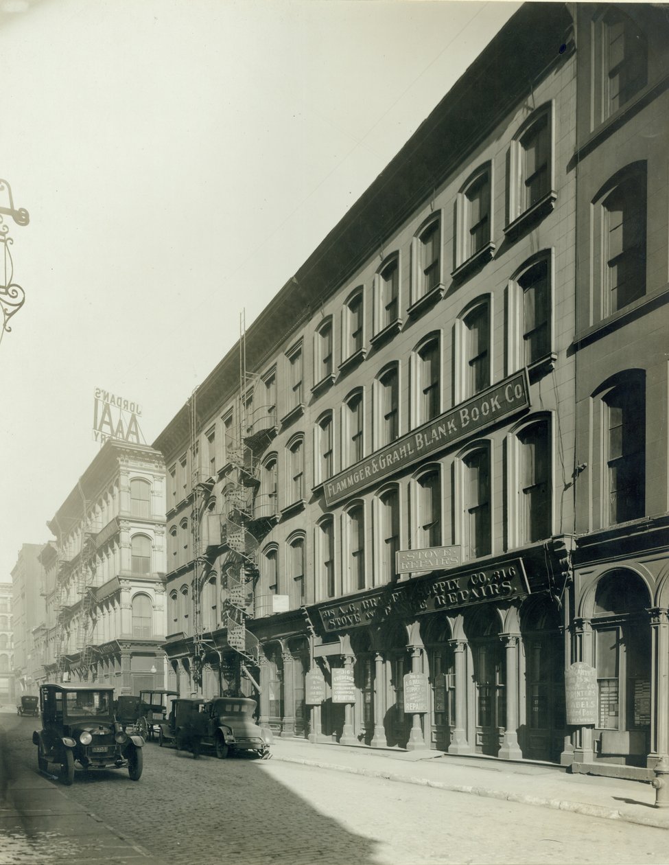 Third Street (Memorial Drive), na północ od Olive Street autorstwa Unknown
