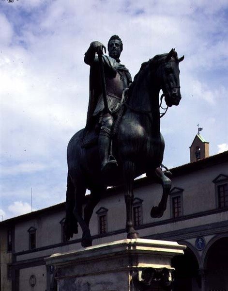 Posąg konny wielkiego księcia Ferdynanda I (ok.1123-90) widok z boku konia i jeźdźca (brąz) autorstwa Giambologna