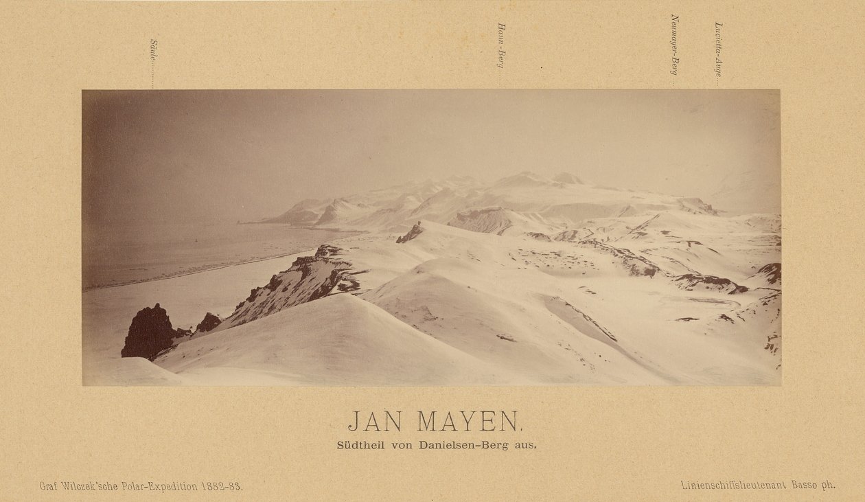Jan Mayen, południowa część Danielsen-Berg. autorstwa (Linienschiffs Lieutenant) Richard Basso