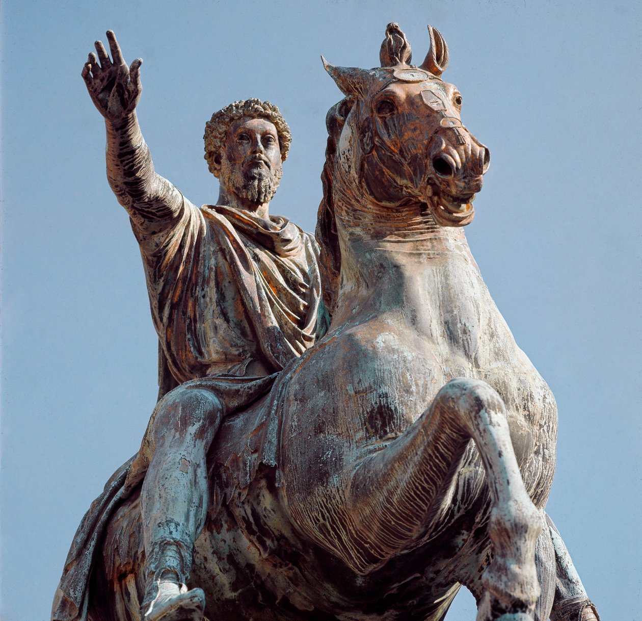 Posąg konny cesarza rzymskiego Marka Aureli (Cezar Marek Aureliusz Antoninus August) (121-180). Rzeźba z brązu. Kopia według oryginału przechowywanego w Muzeum Kapitolu w Rzymie. Plac Kapitolu (Campidoglio) Rzym autorstwa (after) Roman