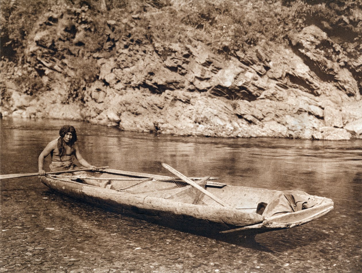 Yurok w swoim czółnie wykopanym autorstwa Unknown