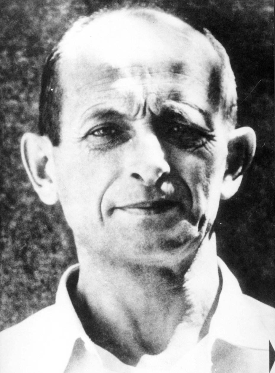 Adolf Eichmann, który jest jednym z założycieli komór gazowych i innego sprzętu zagłady w Oświęcimiu (Auschwitz) po aresztowaniu w Izraelu. II wojna światowa. autorstwa Unknown