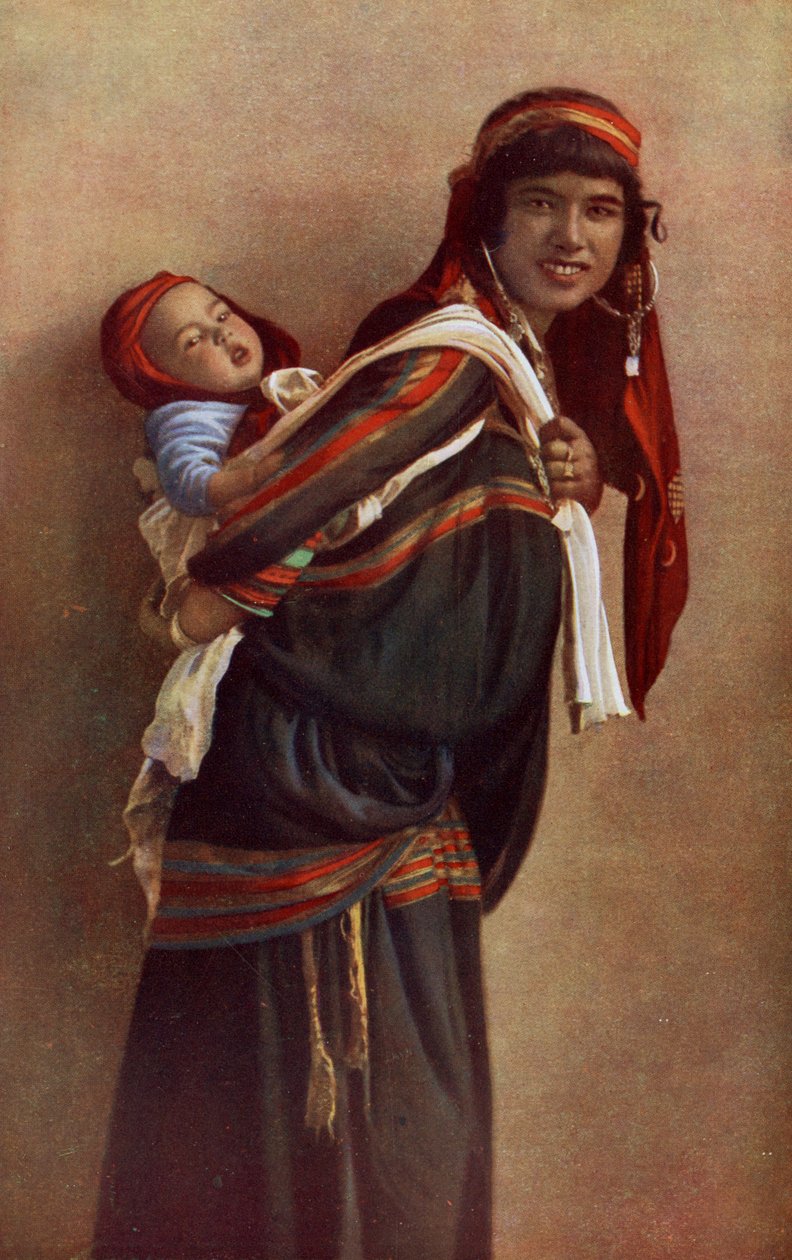 Afryka. Beduinka z dzieckiem na ramionach. 1920 autorstwa Unknown