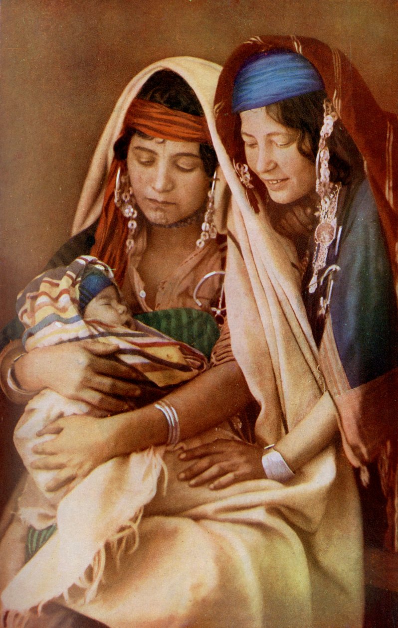 Afryka. Dwie Beduinki z noworodkiem. 1920 autorstwa Unknown