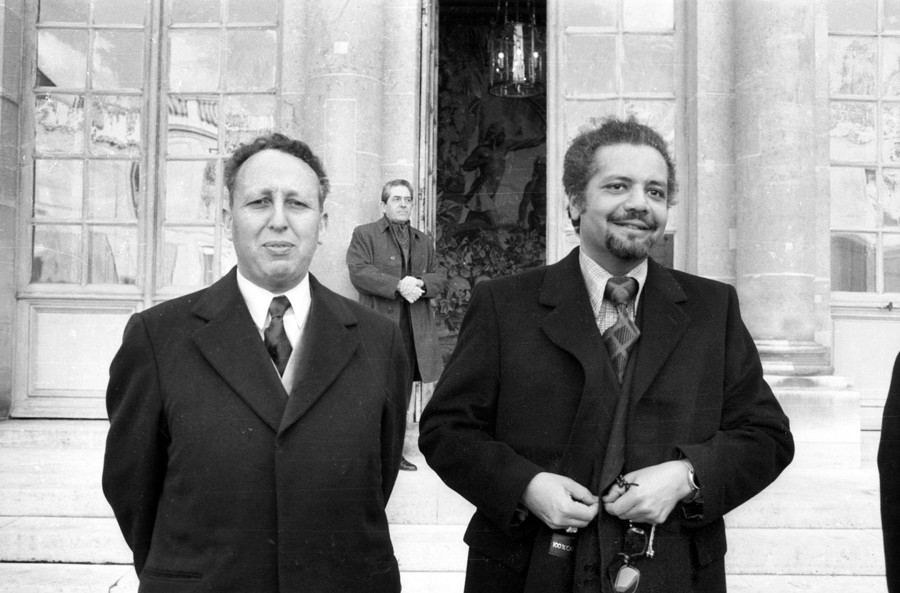 Belaid Abdesselam, algierski minister przemysłu i ropy, i szejk Ahmed Zaki Yamani saudyjski minister ropy 27 listopada 1973 r. w Paryżu autorstwa Unknown