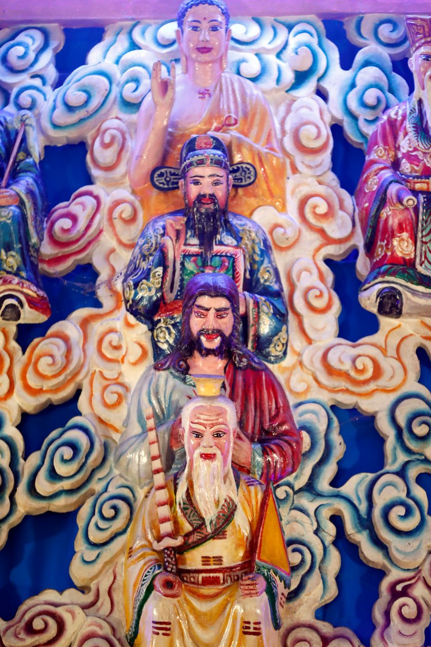 Świątynia Cao Dai, Lao Tseu, Jezus, Budda i Konfucjusz, Phu Quoc, Wietnam autorstwa Unknown