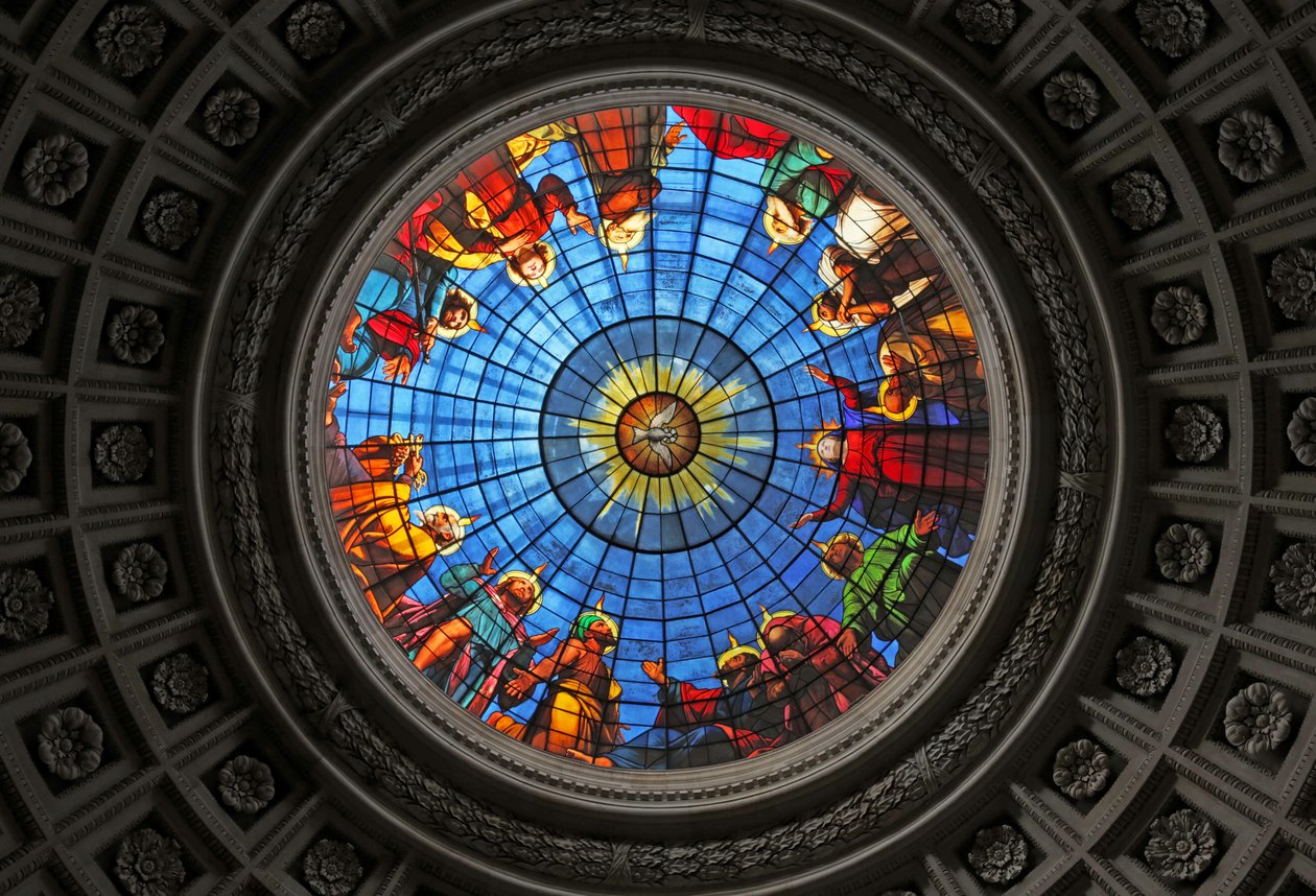Kopuła z oknem przedstawiającym tajemnicę Zesłania Ducha Świętego, Chapelle Royale, Dreux, Francja autorstwa Unknown
