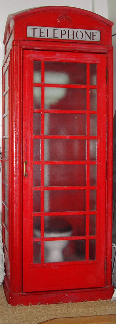 WC w budce telefonicznej autorstwa Unknown