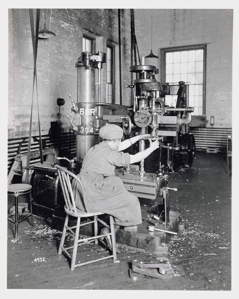 Pracownica fabryki podczas I wojny światowej, ok. 1917 autorstwa American Photographer